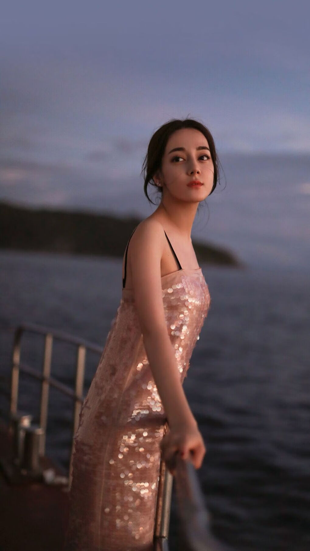 “篮球+健康”公益项目在全国各地同步推动,增强青少年体魄,公益篮球的宣传语