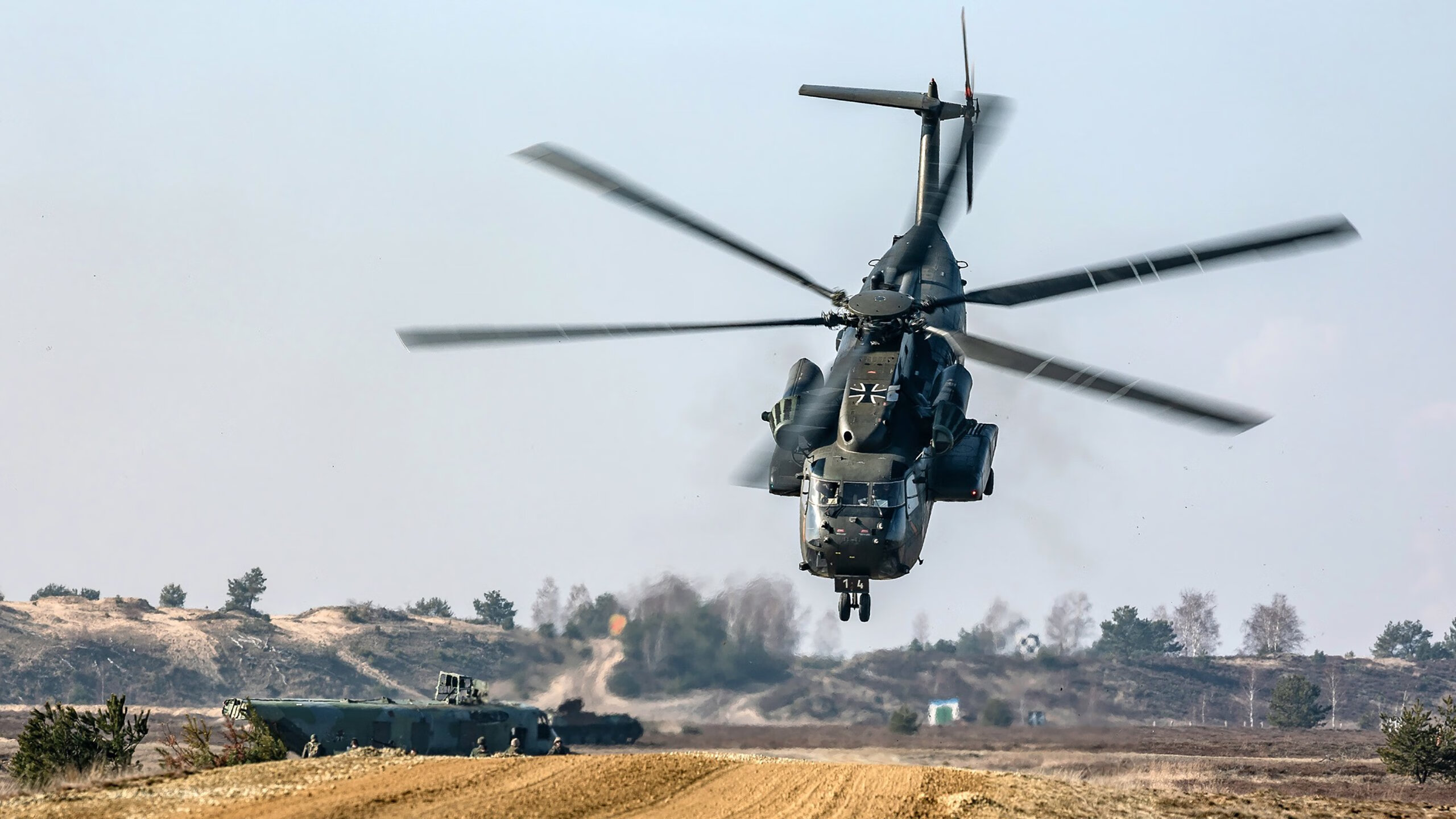 华体会登录入口-“火爆现场：粉丝呐喊助威，主场气氛爆棚”，粉丝呐喊图片