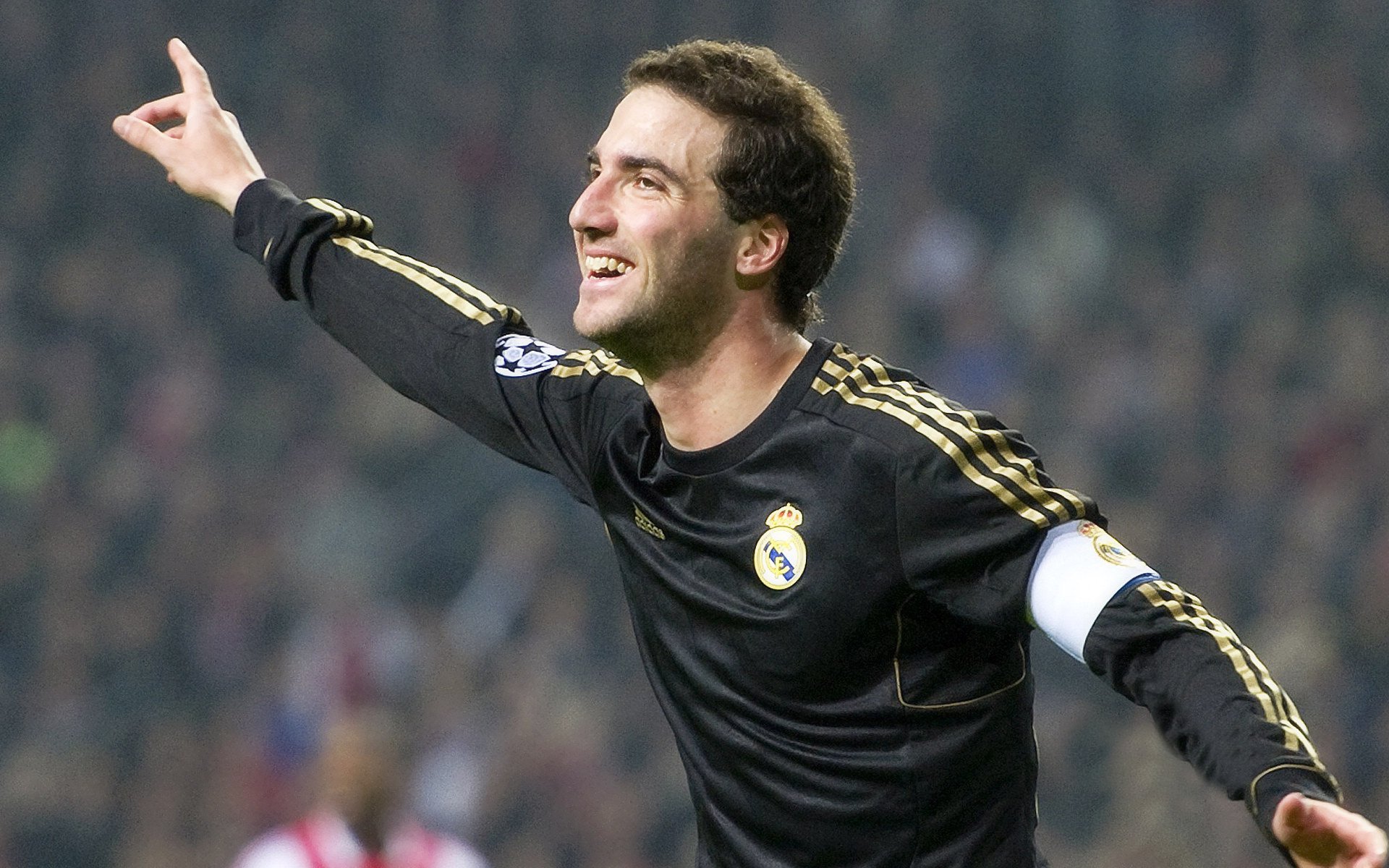 “霍斯特的突破性发挥,带领南非羚羊队横扫对手”