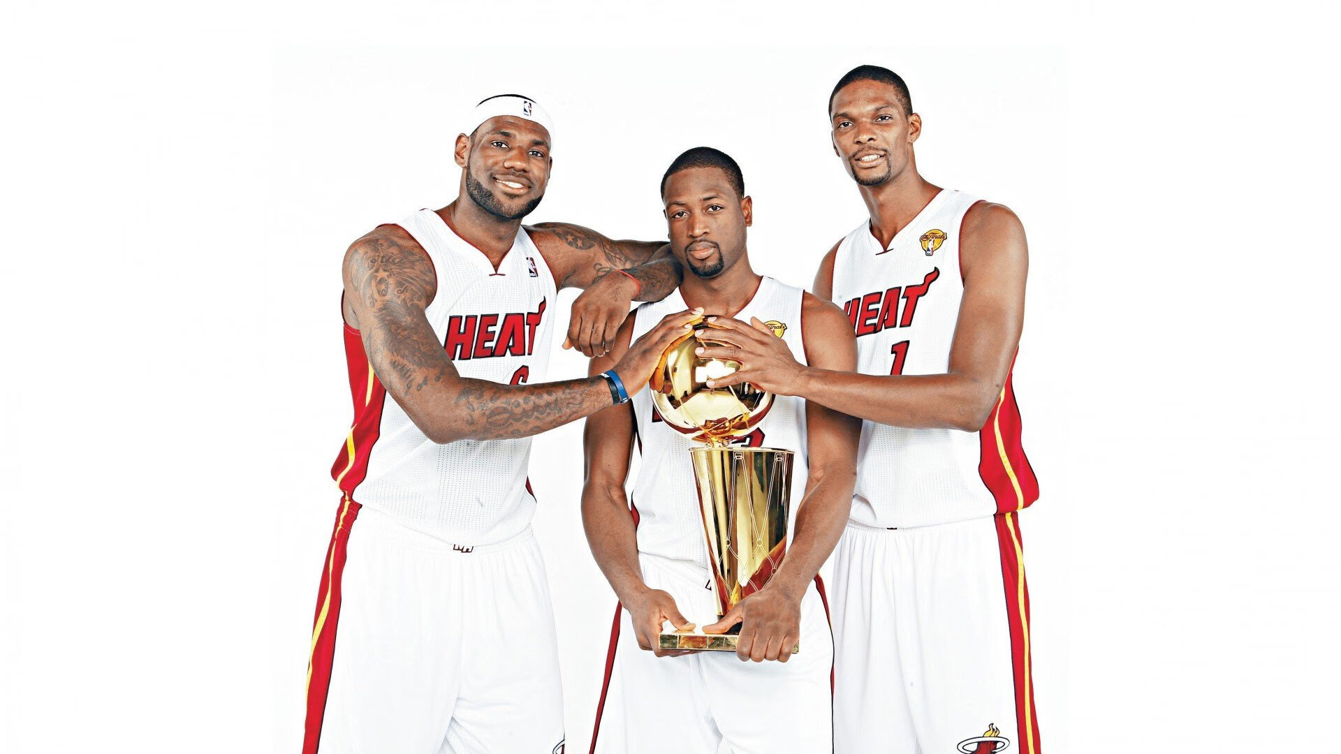 _比赛中的瞬间：令人心跳加速的精彩得分_，描写比赛激动人心的场面